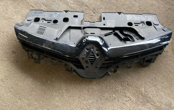 Renault Clio IV Front bumper upper radiator grill 622563184R T0000113542