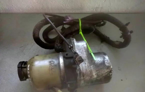 Opel Signum Power steering pump M33622165EH