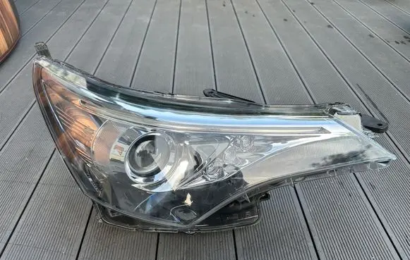 Toyota Avensis T270 Headlight/headlamp 5036 01201
