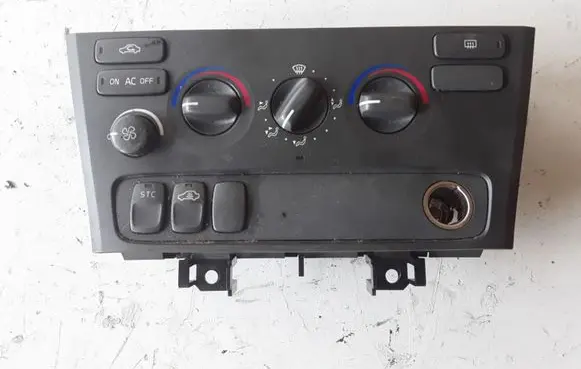 Volvo V70 Climate control unit 8651240