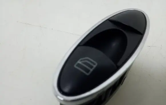 Mercedes-Benz CLS C219 Electric window control switch A2118218651