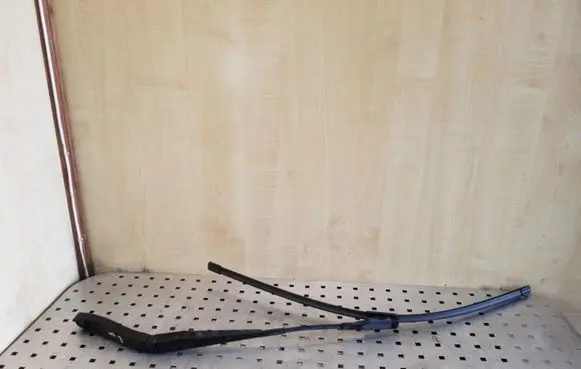 Mercedes-Benz ML W164 Front wiper blade arm A1648201440
