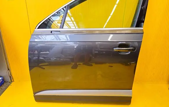 Audi Q7 4M Front door