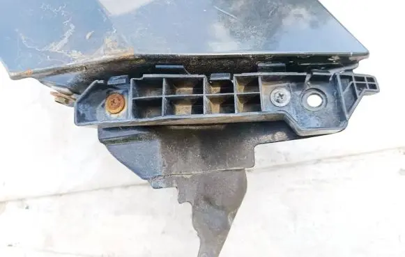 Hyundai Santa Fe Front bumper mounting bracket