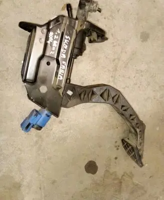 Volkswagen Fox Clutch pedal 6Q1721321C