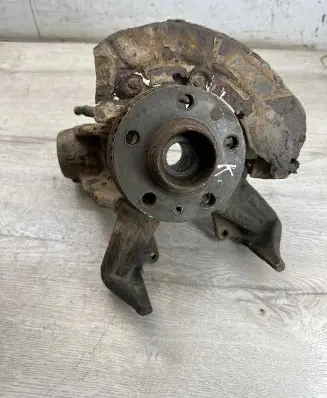 Volkswagen New Beetle Front wheel hub