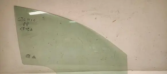 KIA Stonic Front door window glass four-door
