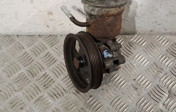 Toyota Avensis T250 Power steering pump 4431005120