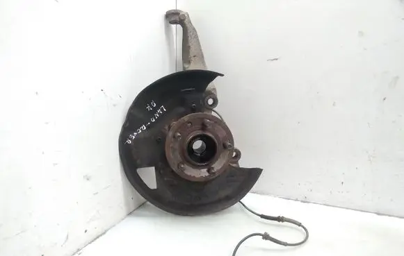 Land Rover Discovery 3 - LR3 Front wheel hub spindle knuckle