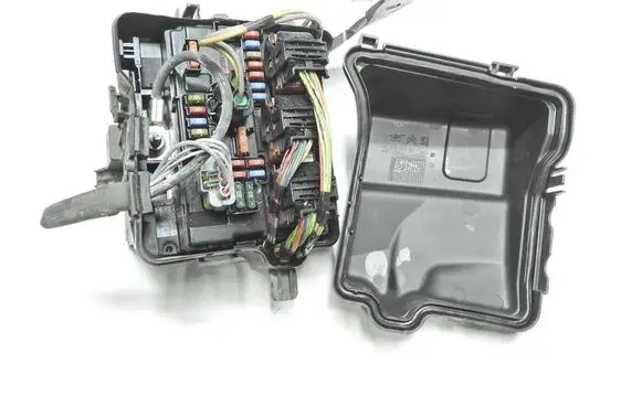 Peugeot 207 Fuse module 9664997780
