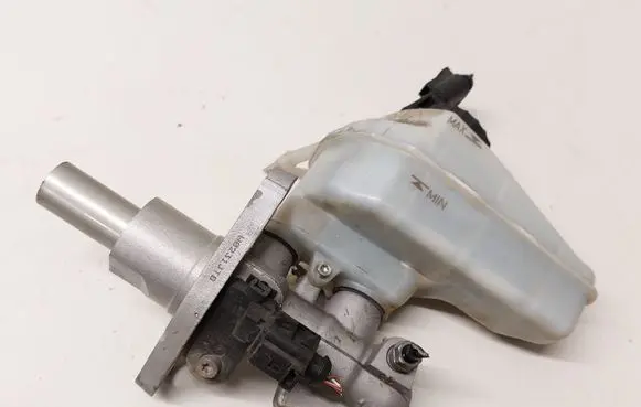 Master brake cylinder