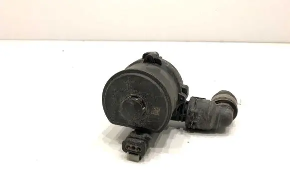 BMW 5 G30 G31 G38 Oil filter mounting bracket 8840613