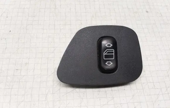 Mercedes-Benz E W210 Electric window control switch 2108208210