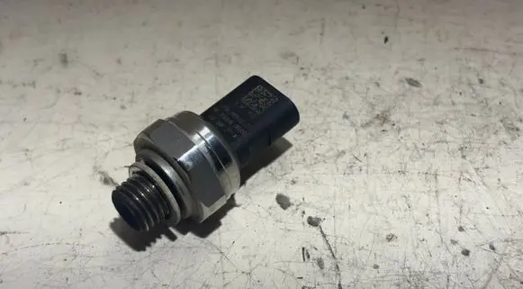 Skoda Octavia Mk3 (5E) Oil pressure sensor 05E906277A