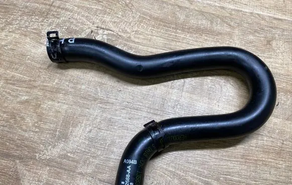 Land Rover Range Rover Sport L494 Engine coolant pipe/hose FPLA32688AA M9988981