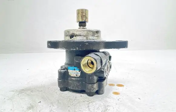 Nissan Almera N16 Power steering pump 4U105