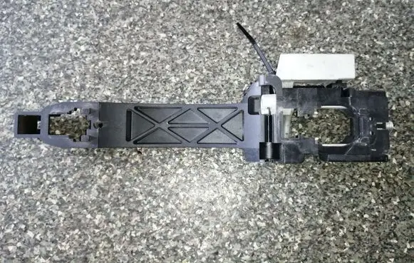 Rear door exterior handle/bracket