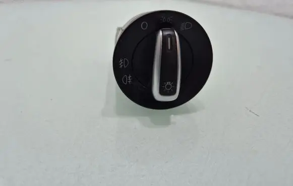 Volkswagen Polo V 6R Light switch 