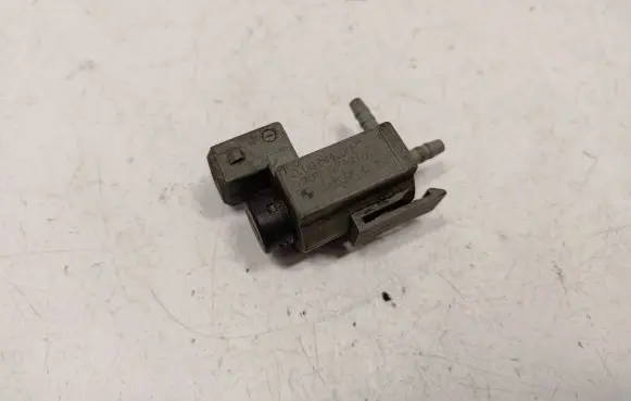 BMW 5 E39 Valve vacuum 7537612 11747537612