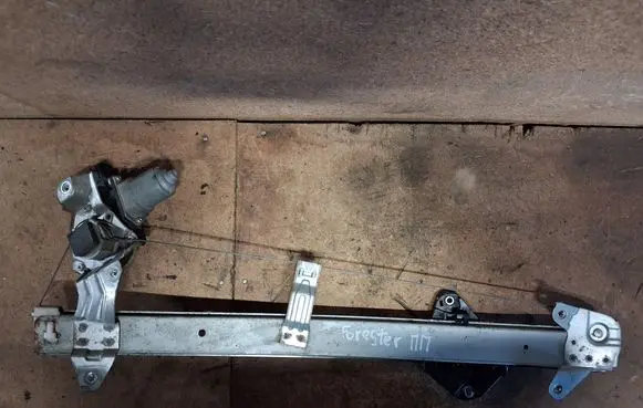 Subaru Forester SJ Front window lifting mechanism without motor 