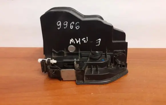 BMW 5 E60 E61 Coupe door lock (next to the handle) A046998 9966