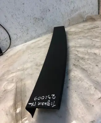 Volkswagen Tiguan Tailgate trim 5na867707