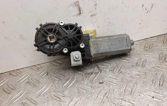 BMW 7 E65 E66 Seat adjustment motor 8316668 0390201972