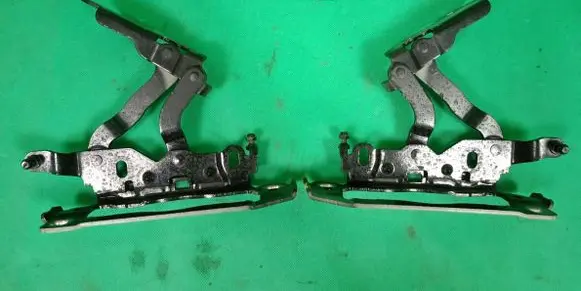 Mercedes-Benz C W204 Engine bonnet/hood hinges A2048800828 A2048800728