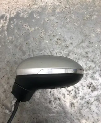 Volkswagen PASSAT B8 Front door electric wing mirror 