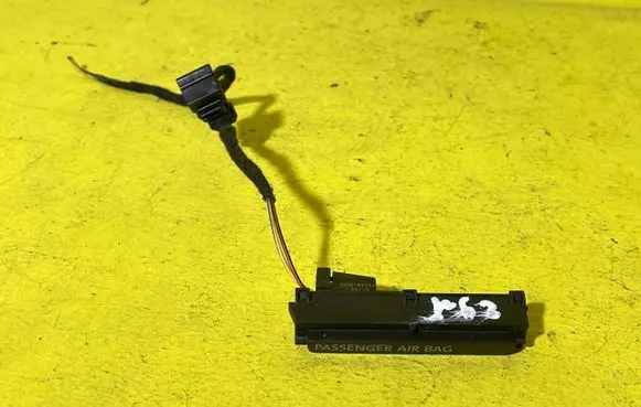 Volkswagen Golf V Trunk door license plate light bar RZ1R5P4K3