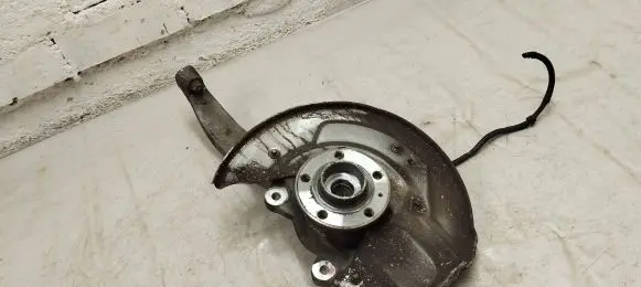 Front wheel hub