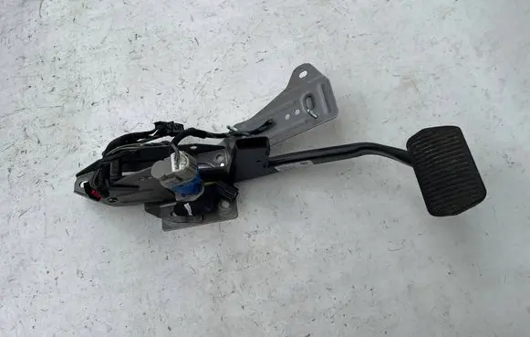 Ford Grand C-MAX Brake pedal AV612467GA 20141028
