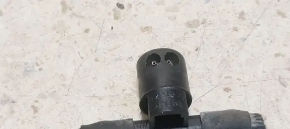 Windshield washer spray nozzle
