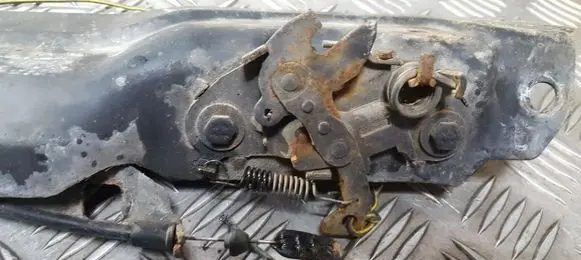 Engine bonnet/hood lock/catch