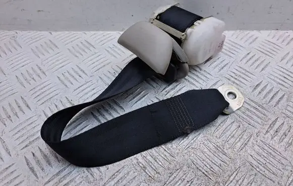 Toyota Corolla Verso AR10 Third row seat belt 735600F010C0 H073818 7L1550