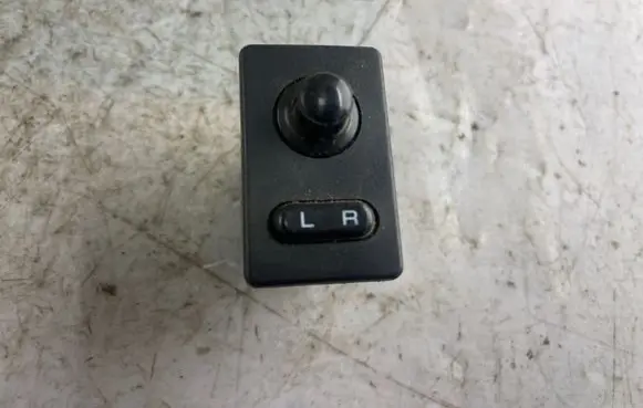 Nissan Patrol Y61 Wing mirror switch