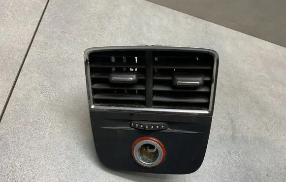 Rear air vent grill