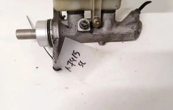 Master brake cylinder