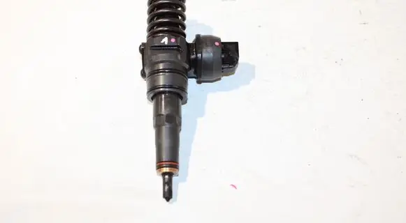 Skoda Fabia Mk2 (5J) Fuel injector 038130073BP 0414720314