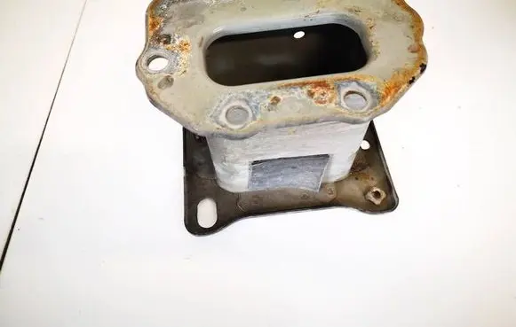 Hyundai i30 Front bumper mounting bracket