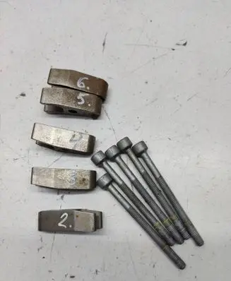 Chrysler 300 - 300C Fuel Injector clamp holder 