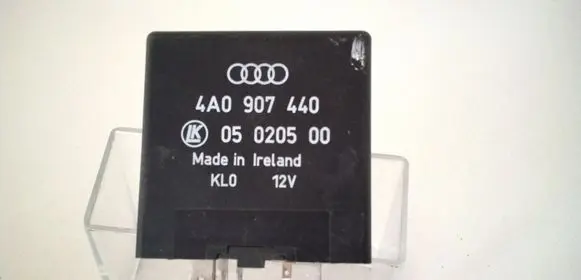 Volkswagen Bora Window wiper interval relay 4A0907440