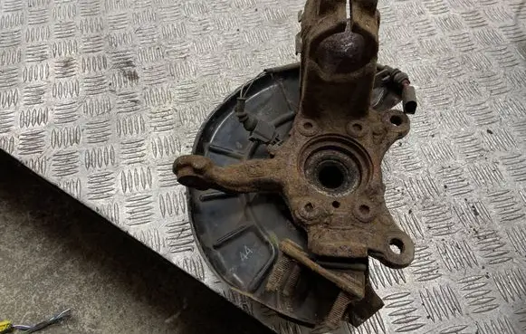 Volkswagen Golf VI Front wheel hub