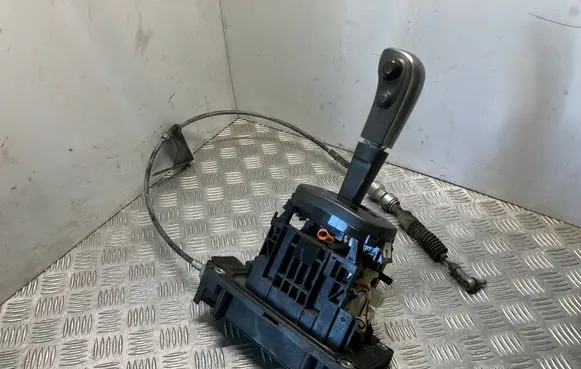 Nissan Cube Z12 Gear shifter/selector