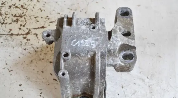 Volkswagen Caddy Engine mount bracket 1K0199262M