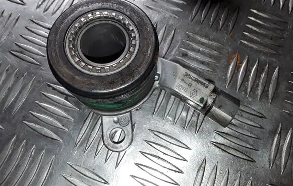Opel Vivaro Clutch slave cylinder 306202443