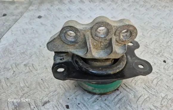 Opel Antara Engine mount bracket H61754A
