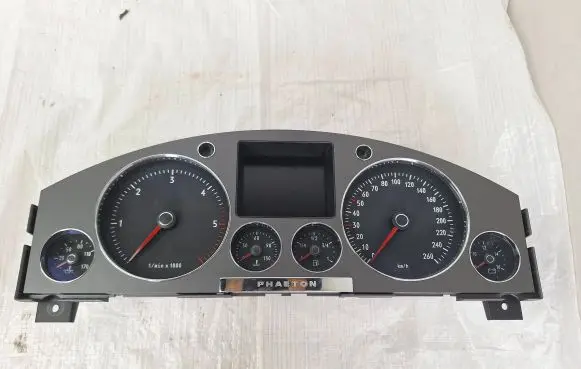 Volkswagen Phaeton Speedometer (instrument cluster) 3D0920885A