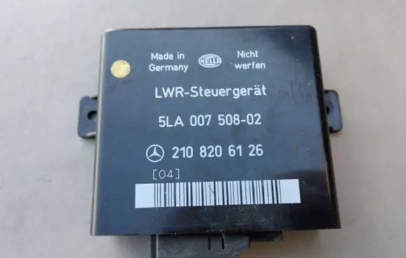 Mercedes-Benz E W124 Light module LCM 2108206126 5LA00750802