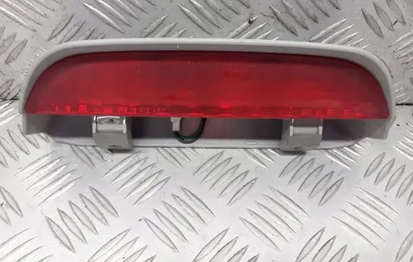 KIA Picanto Third/center stoplight